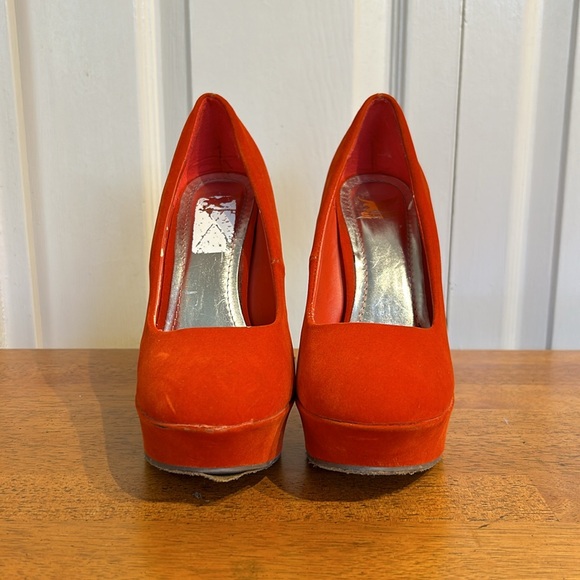 The Most Amazing Orange Velvety Platform Pumps - Picture 6 of 12